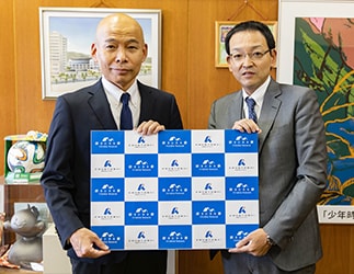 青陽東養護学校長先生と三好社長